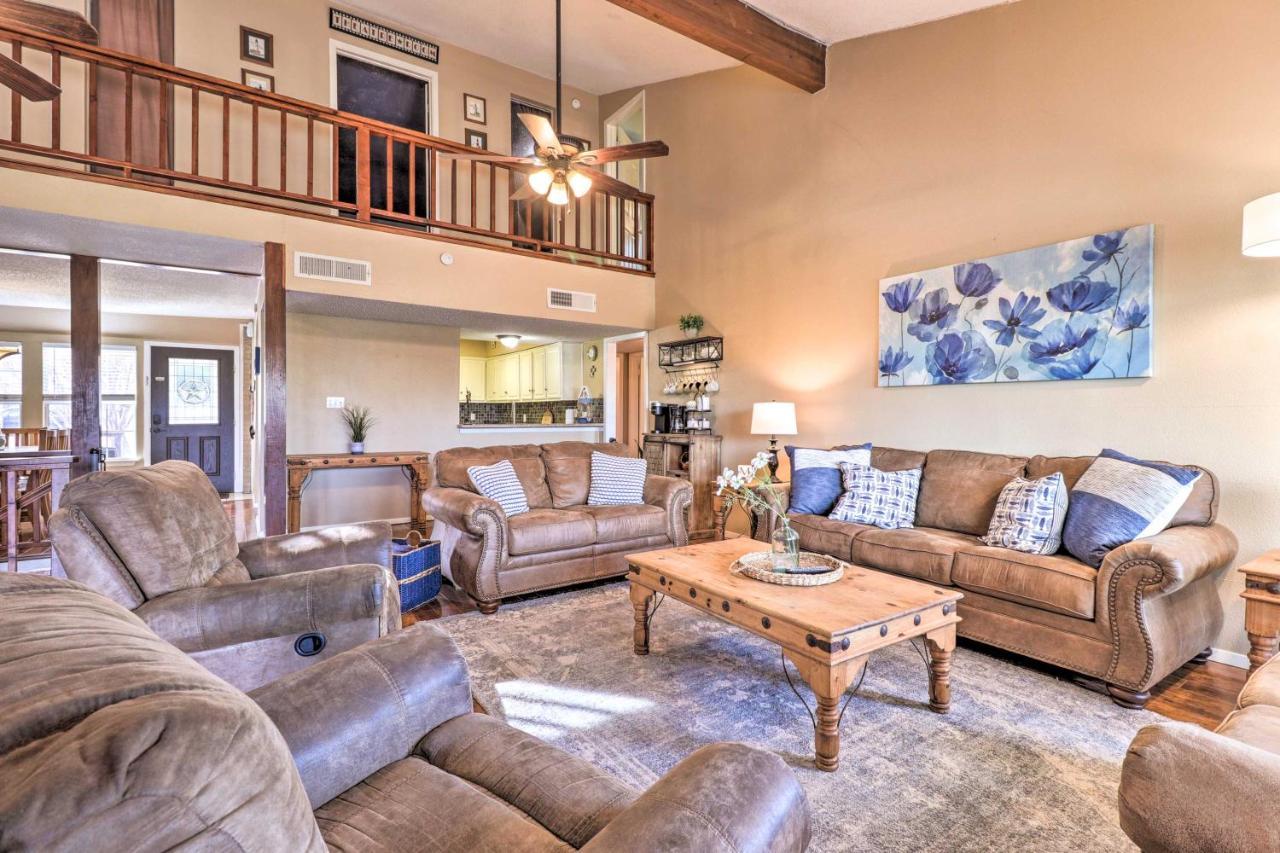 Lakefront Home With Point Venture Golf Access! Eksteriør billede